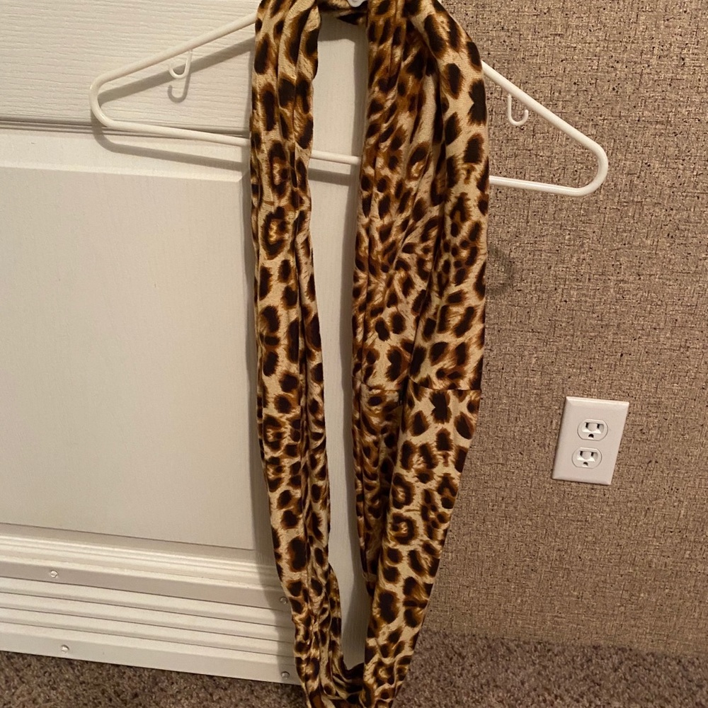 Leopard scarf